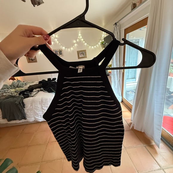Black and White Striped Crop Top - Picture 1 of 3
